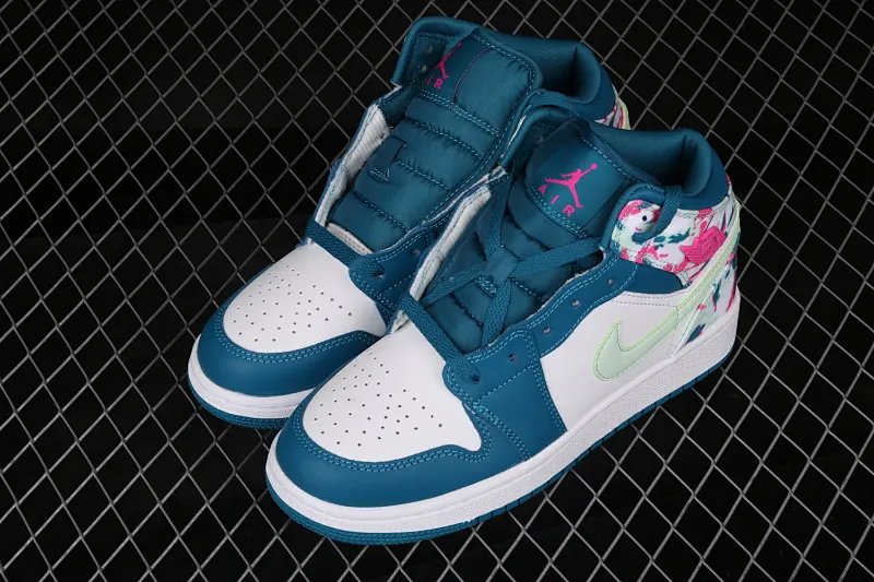 All categories Air Jordan Jordan series basketball shoes Air Jordan 1 Mid Air Jordan 1 Mid AJ1 Joe 1 mid-top cultural basketball shoes 555112-300